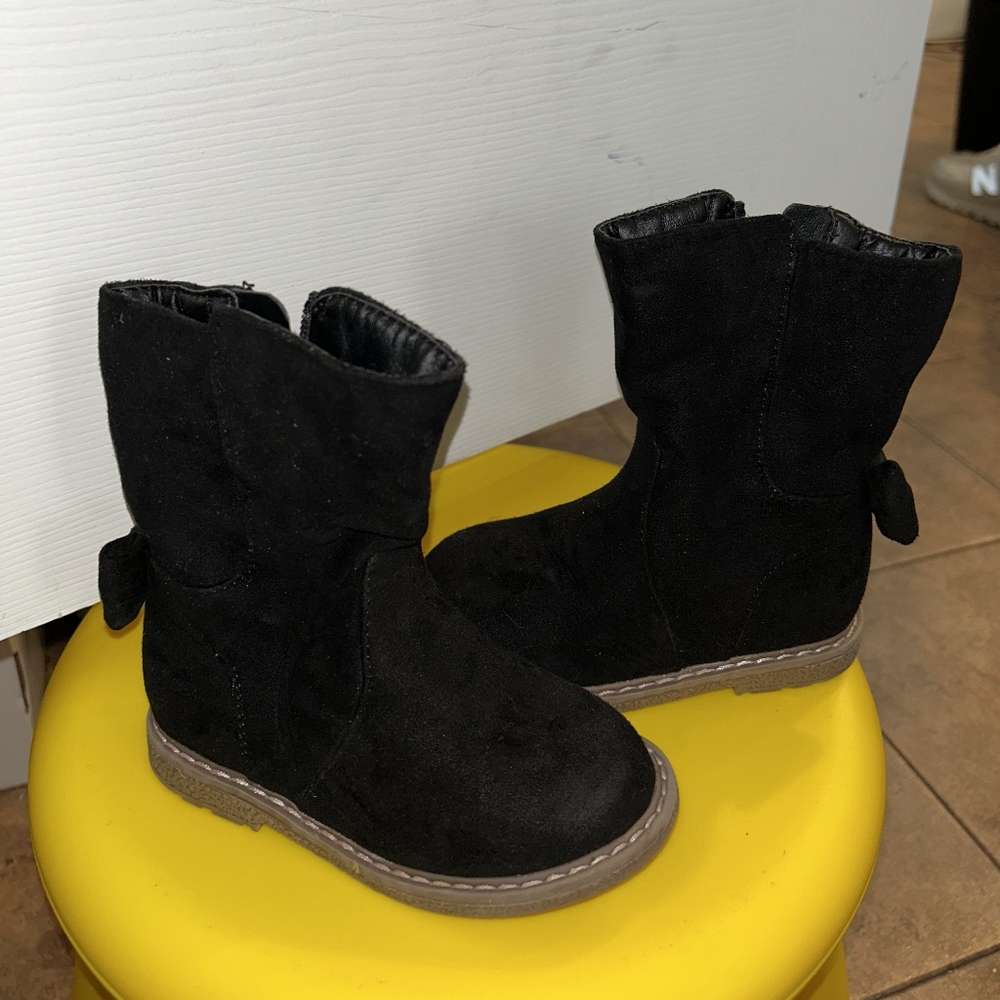 Toddler size 8c black boots